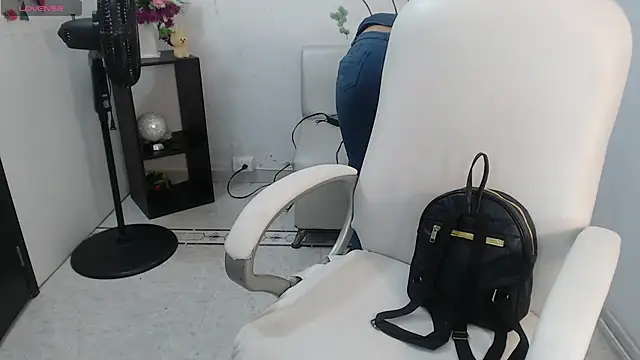 ariana crazzy online show from 01/28/25, 05:14