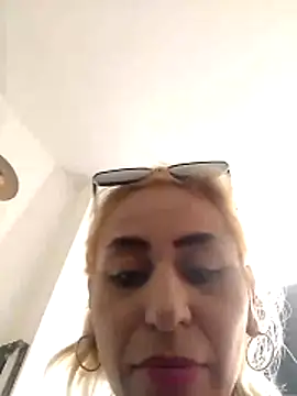 ariana crazzy online show from 04/01/26, 01:41