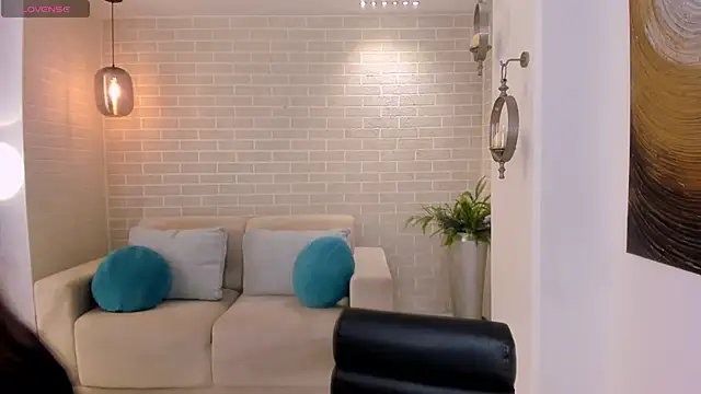 AlinaKravitz online show from 04/17/26, 08:01