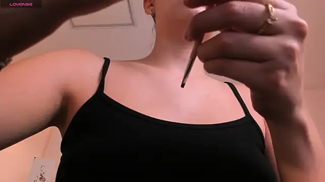 KaiaFerreira online show from 11/19/25, 10:48