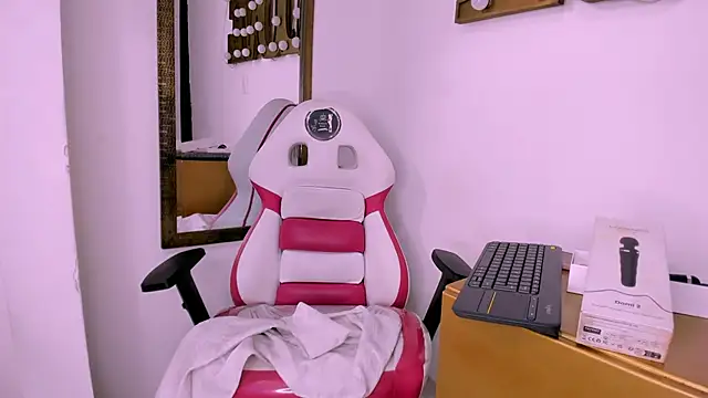 Valery Maravilla  online show from 02/07/25, 10:41