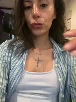 Snapshot of Emmy_petit chatting on 02/09/25, 03:12 Emmy petit online show from 02/09/25, 03:12