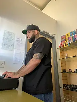 Snapshot of jr91esl chatting on 02/15/25, 09:37 jr91esl online show from 02/15/25, 09:37