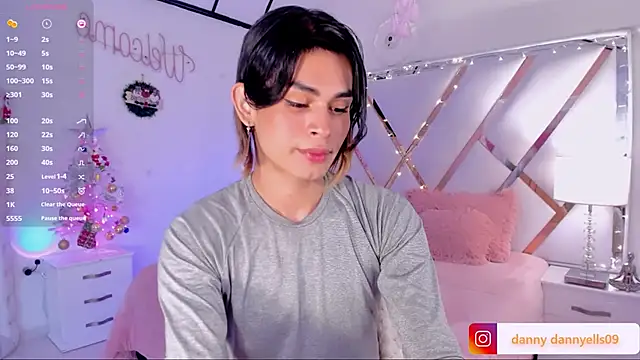 Snapshot of sweet_dannyfem chatting on 12/12/24, 01:17 sweet dannyfem online show from 12/12/24, 01:17