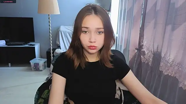 SweetLinaa online show from 06/06/26, 07:57