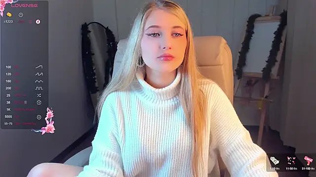 Snapshot of Evacadooo chatting on 12/15/24, 02:41 Evacadooo online show from 12/15/24, 02:41