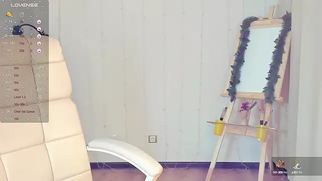 Snapshot of Evacadooo chatting on 12/28/24, 05:23 Evacadooo online show from 12/28/24, 05:23