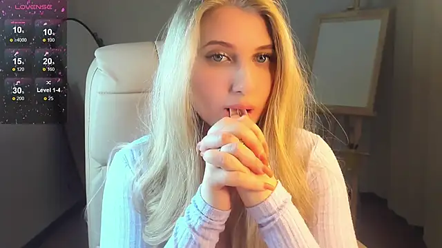 Snapshot of Evacadooo chatting on 01/12/25, 11:50 Evacadooo online show from 01/12/25, 11:50