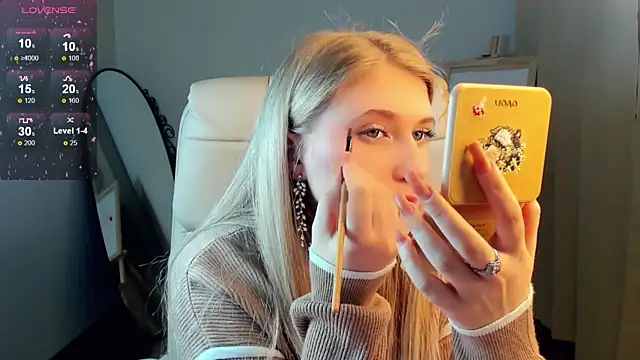 Snapshot of Evacadooo chatting on 01/24/25, 02:07 Evacadooo online show from 01/24/25, 02:07