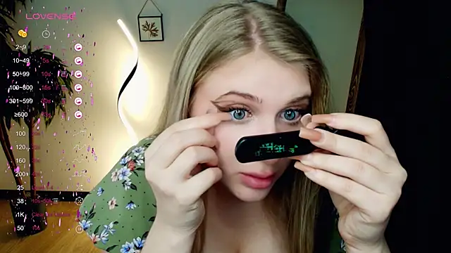 Snapshot of Evacadooo chatting on 01/25/25, 02:26 Evacadooo online show from 01/25/25, 02:26