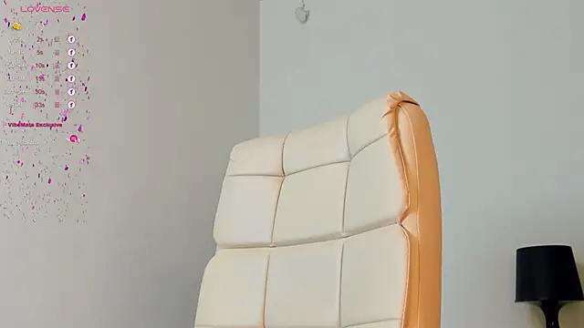 Snapshot of Evacadooo chatting on 02/22/25, 05:34 Evacadooo online show from 02/22/25, 05:34