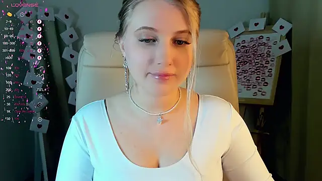 Snapshot of Evacadooo chatting on 02/24/25, 02:19 Evacadooo online show from 02/24/25, 02:19