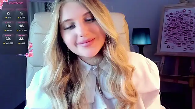 Snapshot of Evacadooo chatting on 03/19/25, 05:30 Evacadooo online show from 03/19/25, 05:30