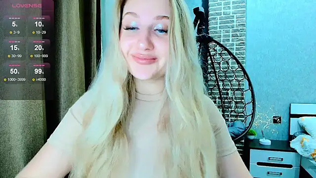 Snapshot of Evacadooo chatting on 09/13/25, 07:24 Evacadooo online show from 09/13/25, 07:24