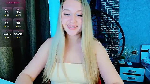 Snapshot of Evacadooo chatting on 09/28/25, 05:57 Evacadooo online show from 09/28/25, 05:57