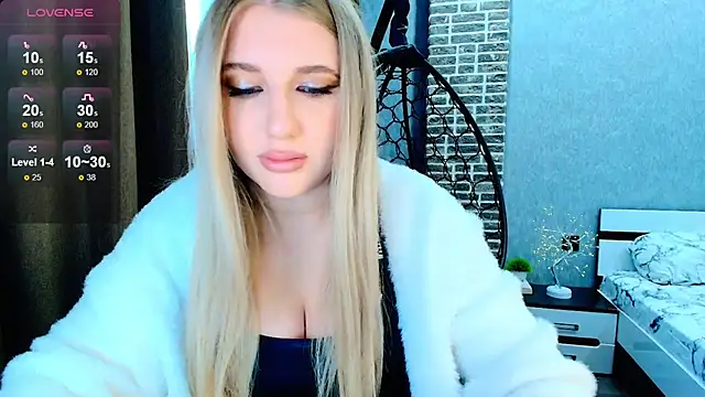 Snapshot of Evacadooo chatting on 09/30/25, 05:01 Evacadooo online show from 09/30/25, 05:01