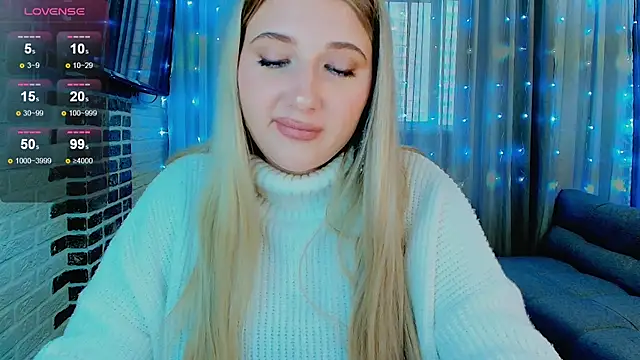 Snapshot of Evacadooo chatting on 10/04/25, 07:17 Evacadooo online show from 10/04/25, 07:17