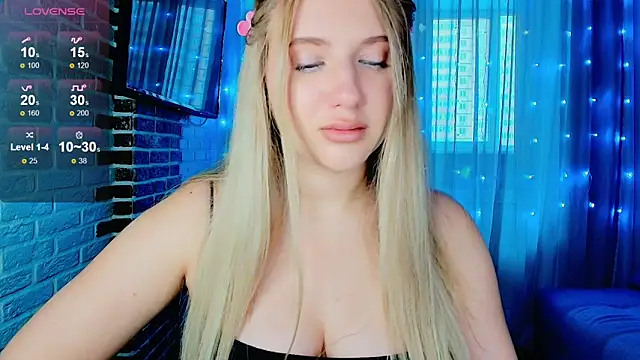 Snapshot of Evacadooo chatting on 10/07/25, 06:54 Evacadooo online show from 10/07/25, 06:54