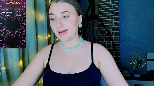 Evacadooo online show from 11/22/25, 12:04