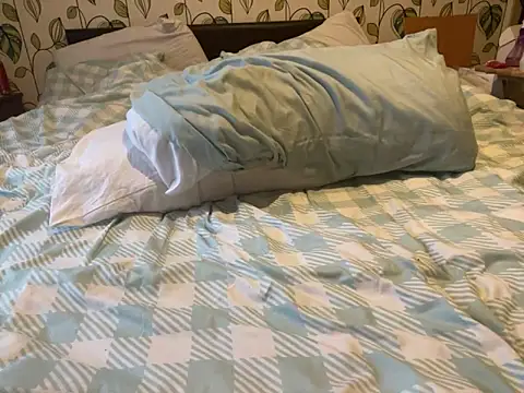 iveedie017 online show from 12/04/24, 02:37