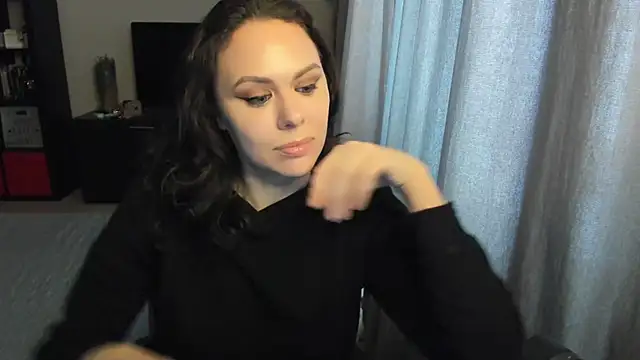 MollyCheiz online show from 10/21/25, 11:00