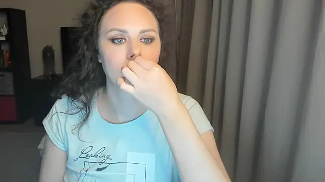 MollyCheiz online show from 06/04/26, 09:43