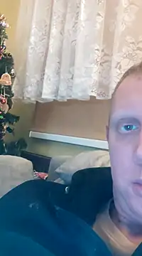 Snapshot of Osmon chatting on 12/28/24, 03:37 Osmon online show from 12/28/24, 03:37