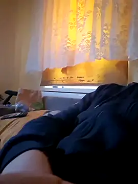 Snapshot of Osmon chatting on 12/15/25, 11:58 Osmon online show from 12/15/25, 11:58