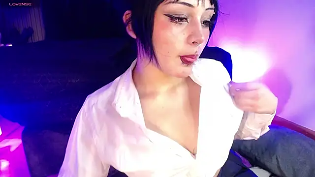 Snapshot of honney_dark chatting on 01/15/25, 02:38 honney dark online show from 01/15/25, 02:38