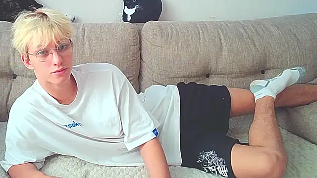 Snapshot of Ostin_meow chatting on 12/07/24, 07:49 Ostin meow online show from 12/07/24, 07:49