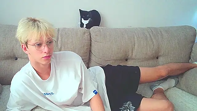 Snapshot of Ostin_meow chatting on 12/08/24, 08:20 Ostin meow online show from 12/08/24, 08:20