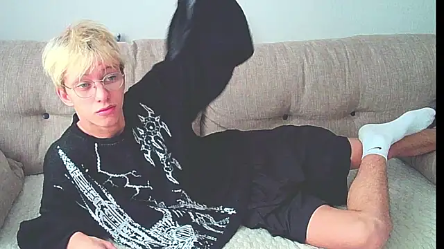 Snapshot of Ostin_meow chatting on 12/09/24, 08:22 Ostin meow online show from 12/09/24, 08:22