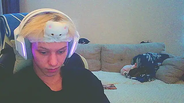 Snapshot of Ostin_meow chatting on 12/14/24, 12:44 Ostin meow online show from 12/14/24, 12:44