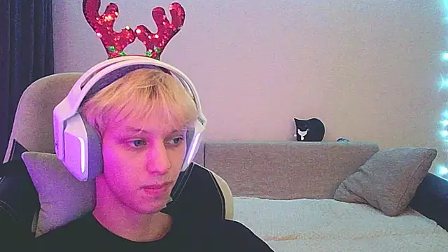 Snapshot of Ostin_meow chatting on 12/18/24, 12:40 Ostin meow online show from 12/18/24, 12:40