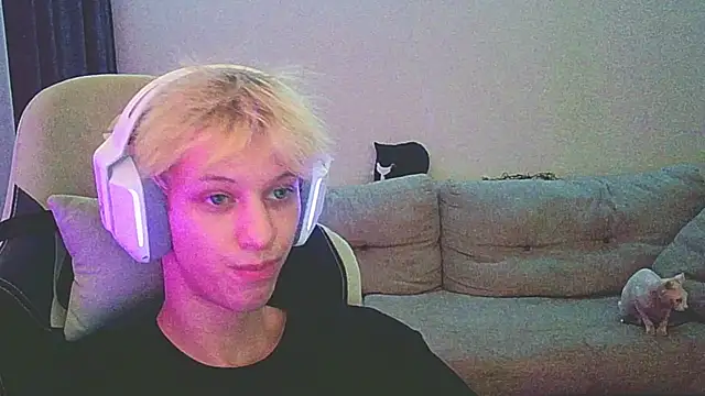 Snapshot of Ostin_meow chatting on 12/22/24, 05:53 Ostin meow online show from 12/22/24, 05:53