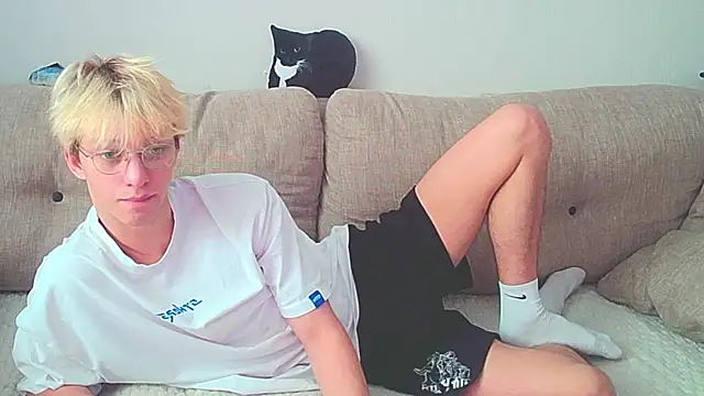 Snapshot of Ostin_meow chatting on 12/27/24, 06:57 Ostin meow online show from 12/27/24, 06:57