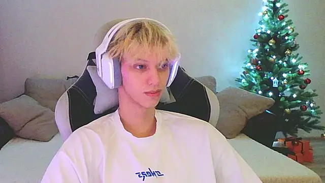 Snapshot of Ostin_meow chatting on 01/06/25, 04:02 Ostin meow online show from 01/06/25, 04:02