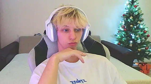 Snapshot of Ostin_meow chatting on 01/08/25, 04:00 Ostin meow online show from 01/08/25, 04:00