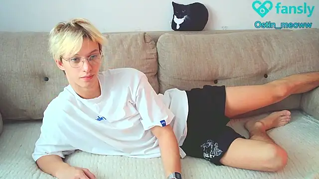 Snapshot of Ostin_meow chatting on 01/15/25, 07:15 Ostin meow online show from 01/15/25, 07:15