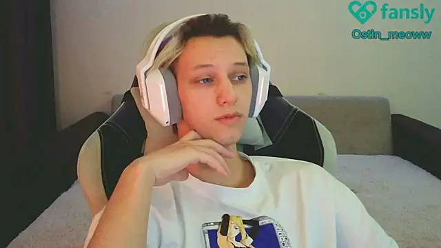 Snapshot of Ostin_meow chatting on 01/18/25, 04:10 Ostin meow online show from 01/18/25, 04:10