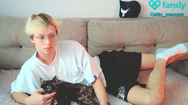 Snapshot of Ostin_meow chatting on 01/20/25, 05:15 Ostin meow online show from 01/20/25, 05:15