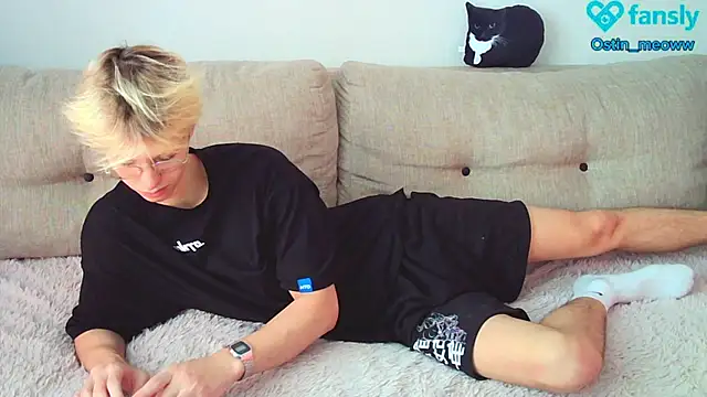 Snapshot of Ostin_meow chatting on 02/11/25, 08:15 Ostin meow online show from 02/11/25, 08:15