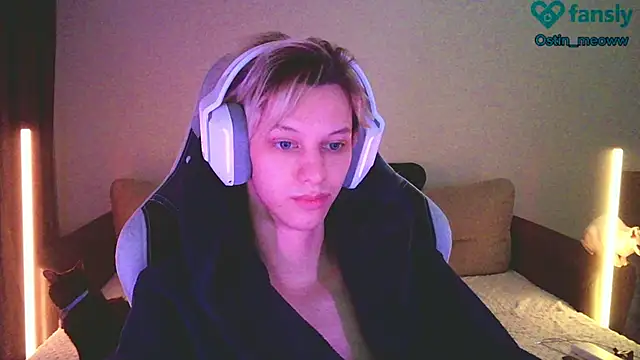 Snapshot of Ostin_meow chatting on 02/24/25, 01:21 Ostin meow online show from 02/24/25, 01:21