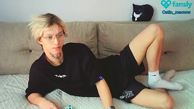 Snapshot of Ostin_meow chatting on 02/27/25, 07:01 Ostin meow online show from 02/27/25, 07:01