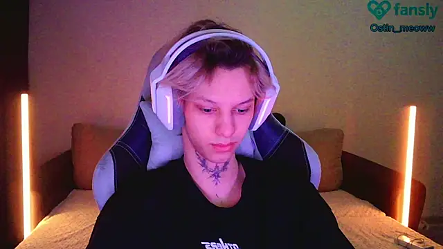 Snapshot of Ostin_meow chatting on 02/28/25, 01:25 Ostin meow online show from 02/28/25, 01:25