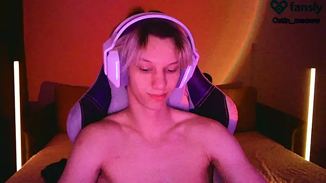 Snapshot of Ostin_meow chatting on 03/14/25, 01:35 Ostin meow online show from 03/14/25, 01:35