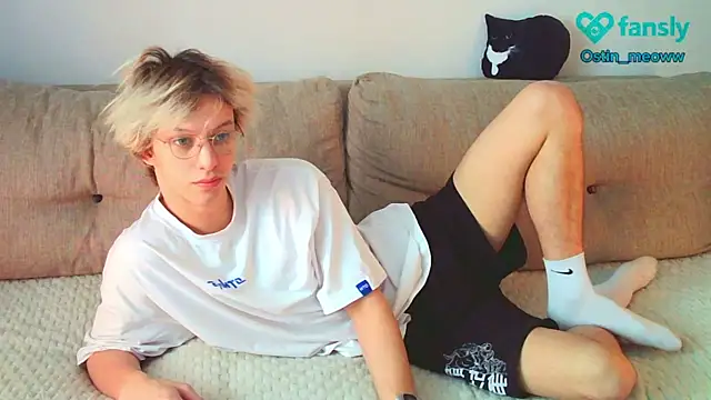 Snapshot of Ostin_meow chatting on 03/18/25, 07:19 Ostin meow online show from 03/18/25, 07:19