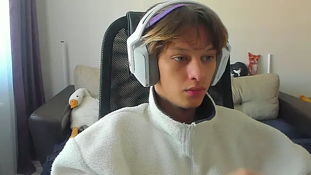 Snapshot of Ostin_meow chatting on 09/11/25, 02:33 Ostin meow online show from 09/11/25, 02:33