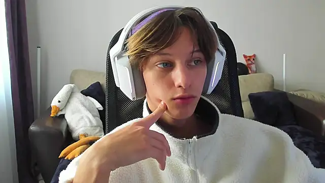 Snapshot of Ostin_meow chatting on 09/14/25, 08:02 Ostin meow online show from 09/14/25, 08:02