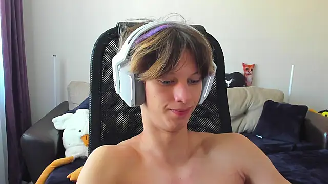 Snapshot of Ostin_meow chatting on 09/19/25, 04:47 Ostin meow online show from 09/19/25, 04:47